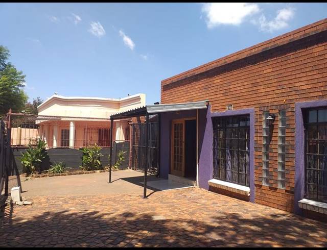 4 BEDROOM HOUSE FOR SALE IN LENASIA